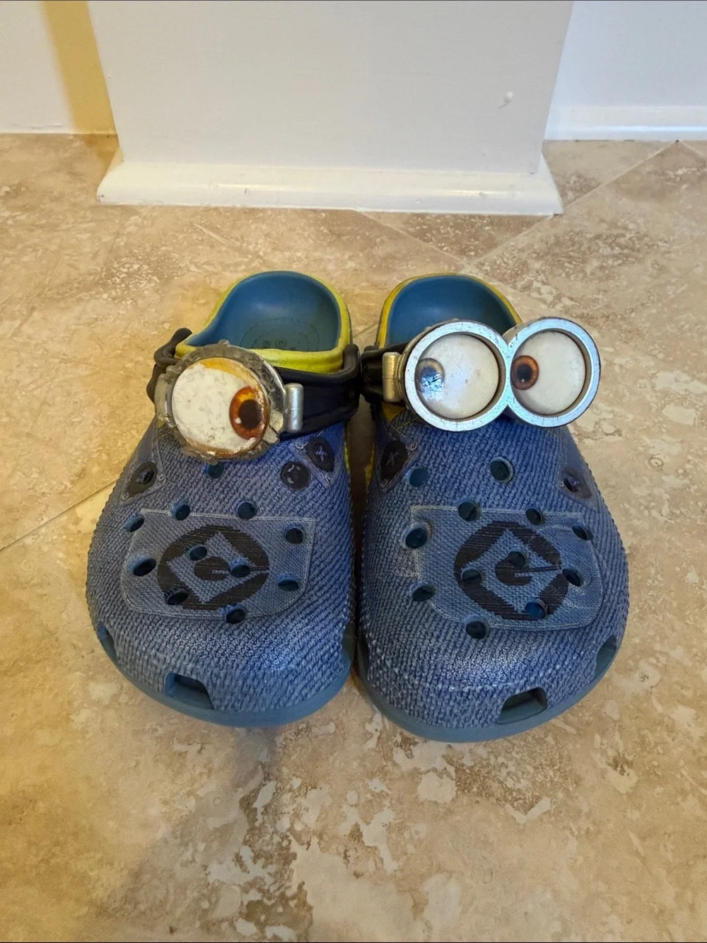 CROCS Minion kids size 11